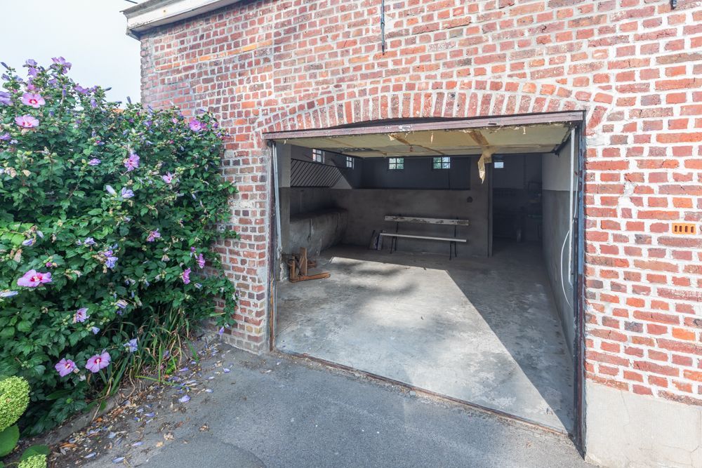 Hoeve met stallen op 3780 m² aan de grens met Elsegem foto 7