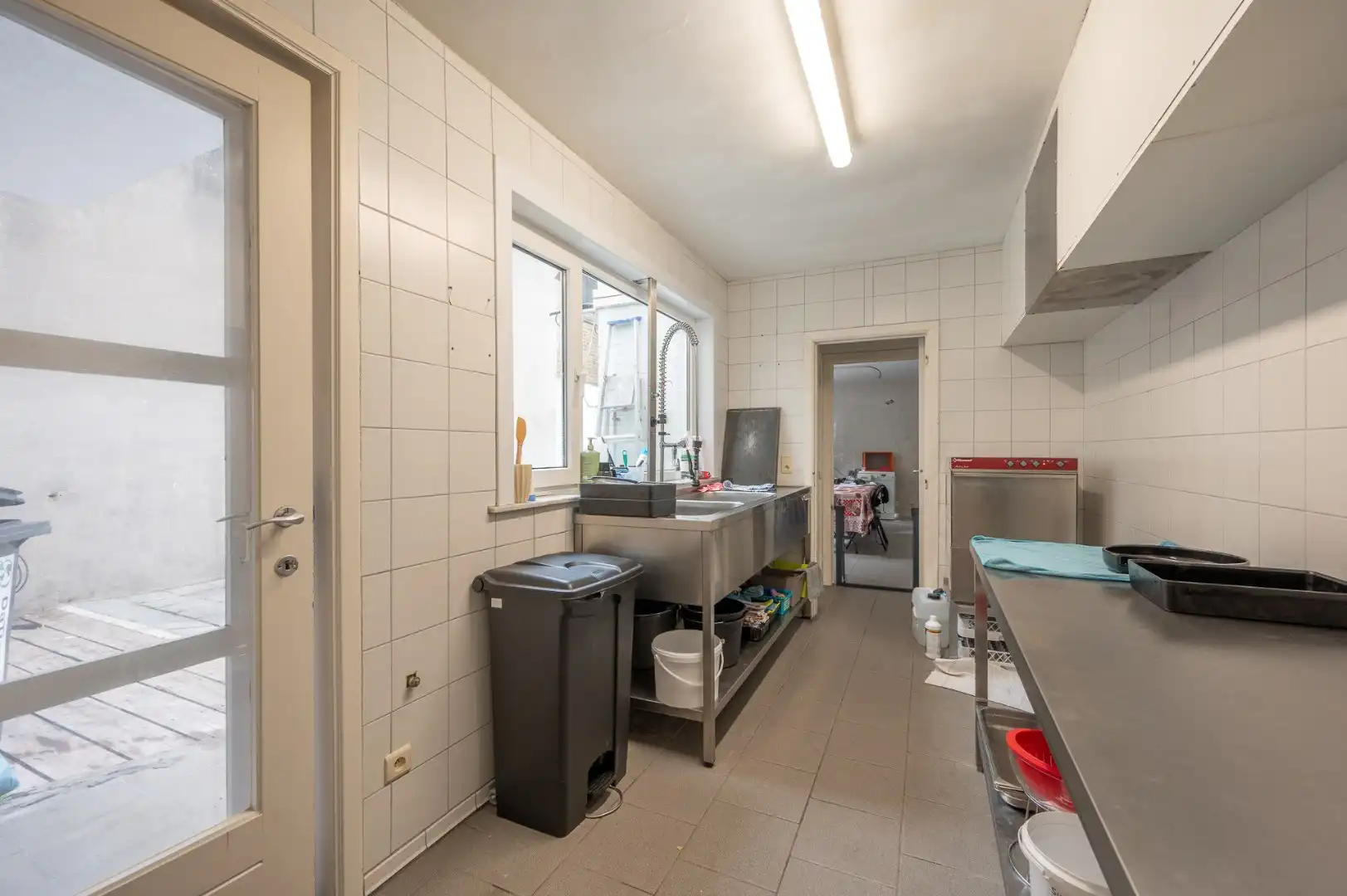 Verhuurd handelspand gelegen op de Lippenslaan vlakbij de Elizabetlaan (5% rendement) foto 8