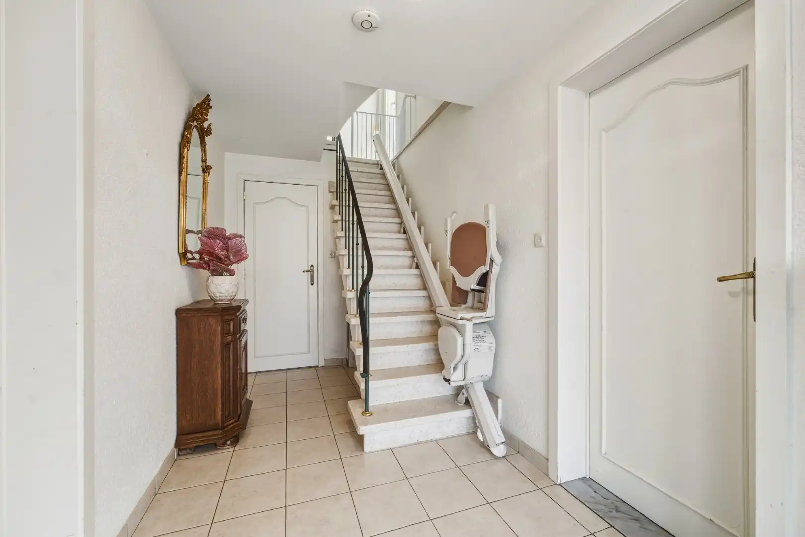 Instapklare, lichtrijke bel-etage woning met ruime garage en terras op centrale ligging foto 12