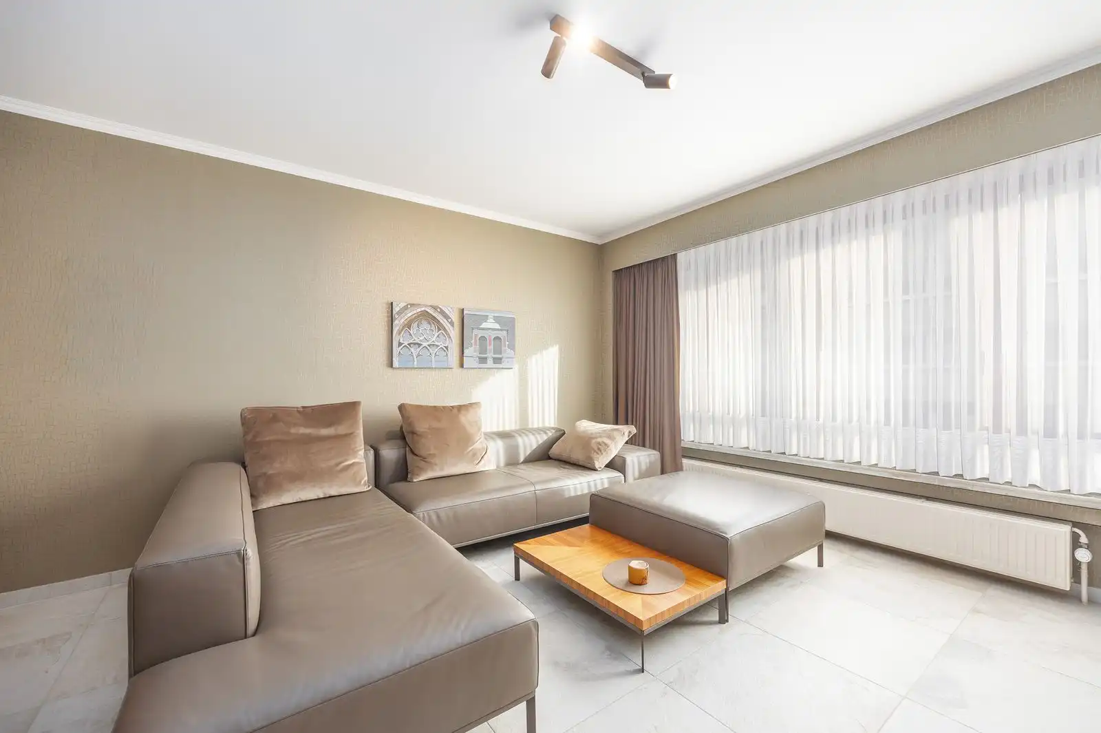 Stijlvol en ruim appartement met 1 slpk (23m2) pal aan het strand foto 2