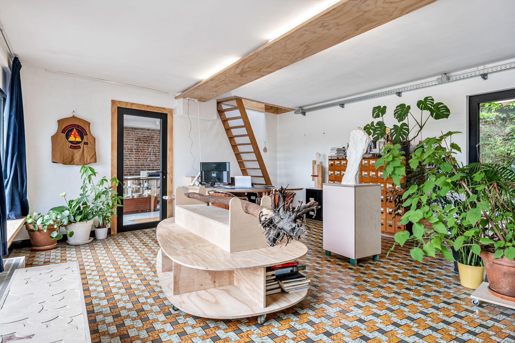 Architecturaal verbouwde hoeve met binnenkoer foto 4