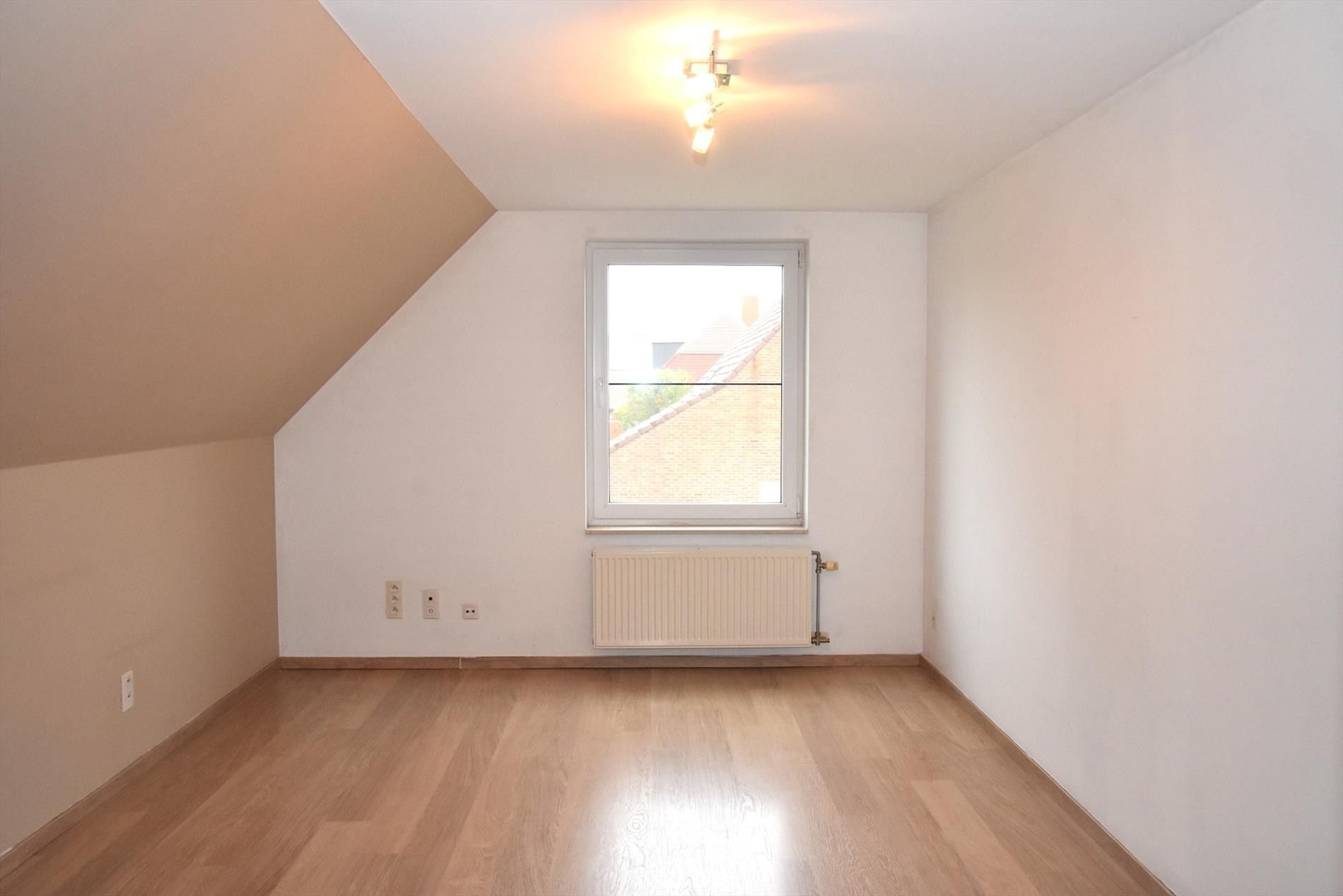 Heel mooie koppelwoning te huur in centrum Wevelgem! foto 9