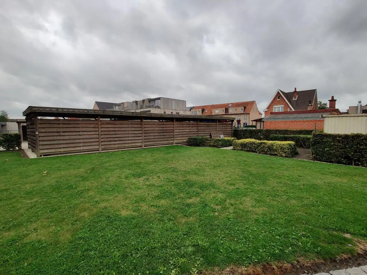 Ruim gelijkvloersappartement met 2 slaapkamers foto 17