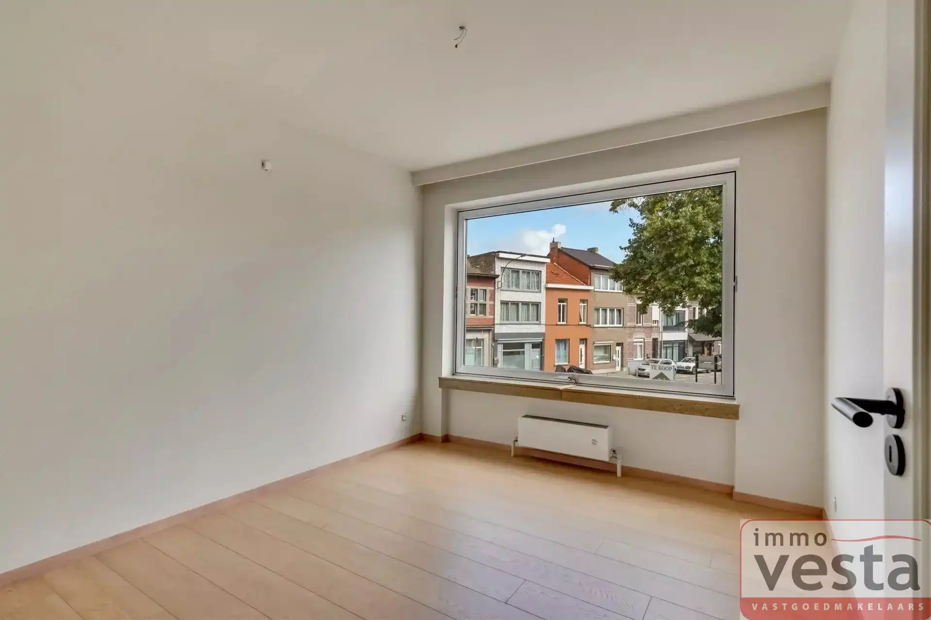 Opgeknapt appartement met 2 slaapkamers, autostaanplaats en berging foto 10