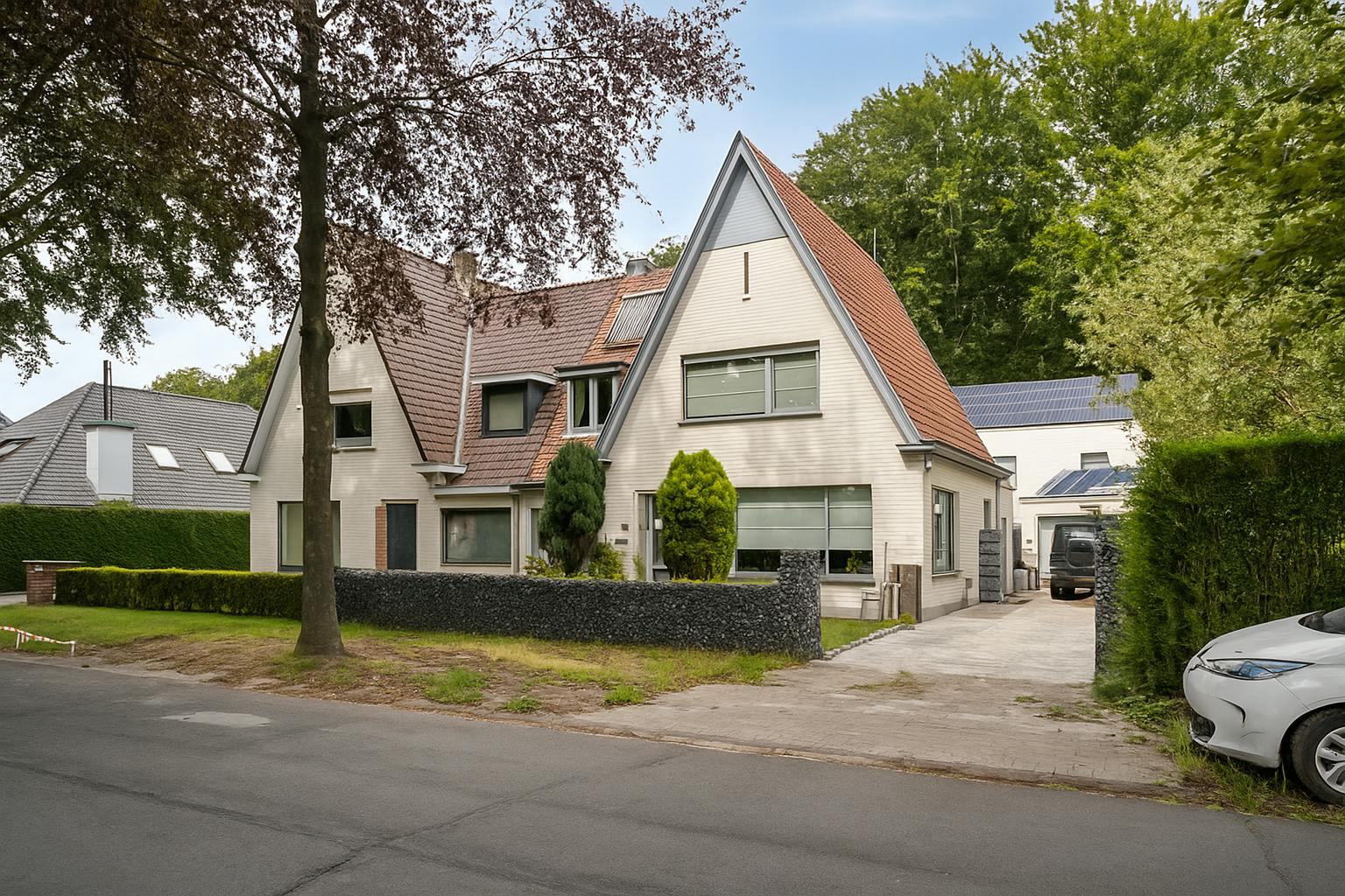 Huis met magazijn/kantoorruimte te koop in Assebroek  foto {{pictureIndex}}