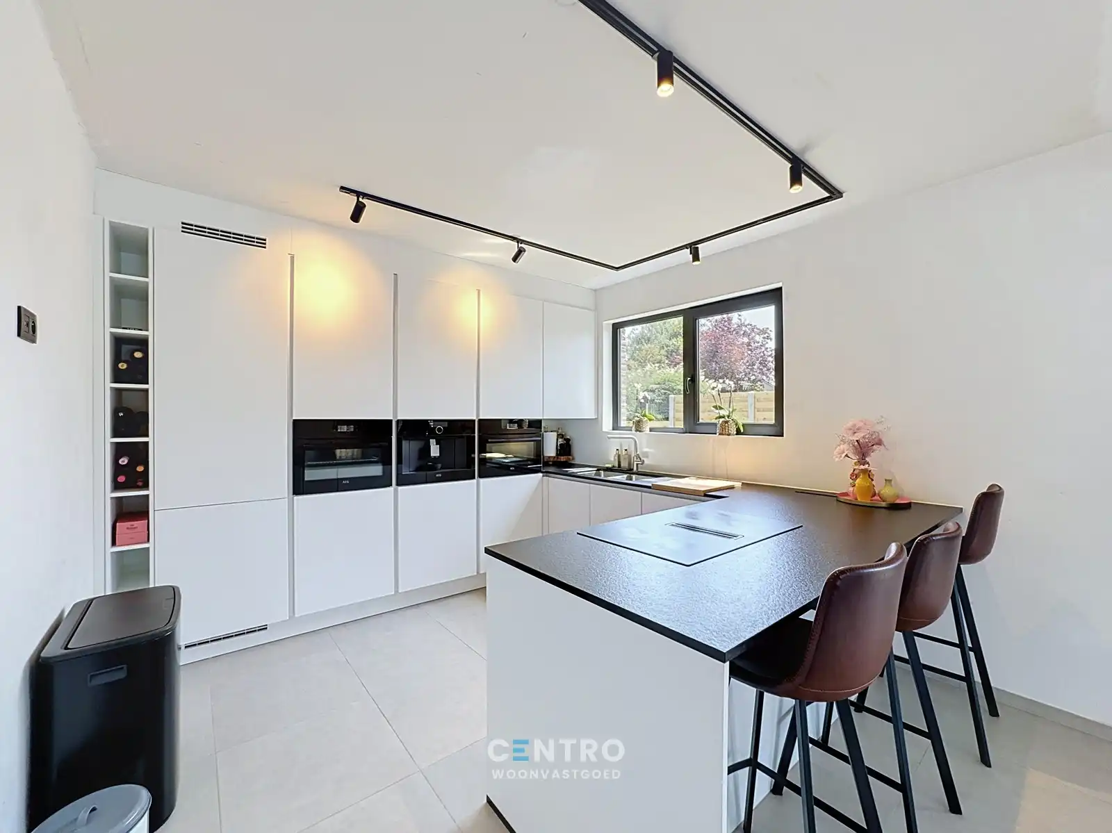 Villa met 4 slpks, garage en ZUIDger. tuin te Uitkerke! foto 8