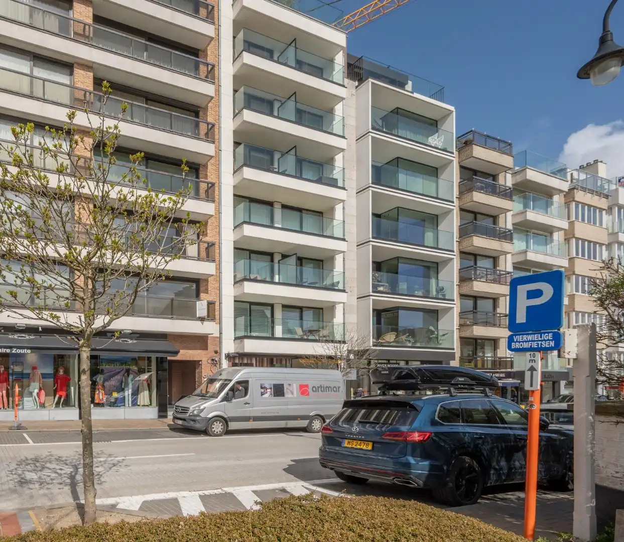 Appartement op de vijfde verdieping gelegen in hartje Zoute op enkele passen van het Albertplein  foto 3
