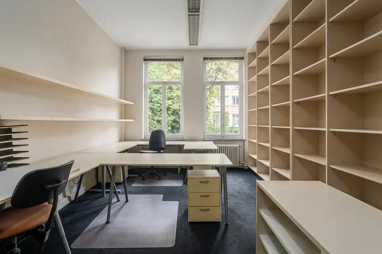 Karaktervol herenhuis uit 1874 op unieke historische locatie in Kortrijk foto 9