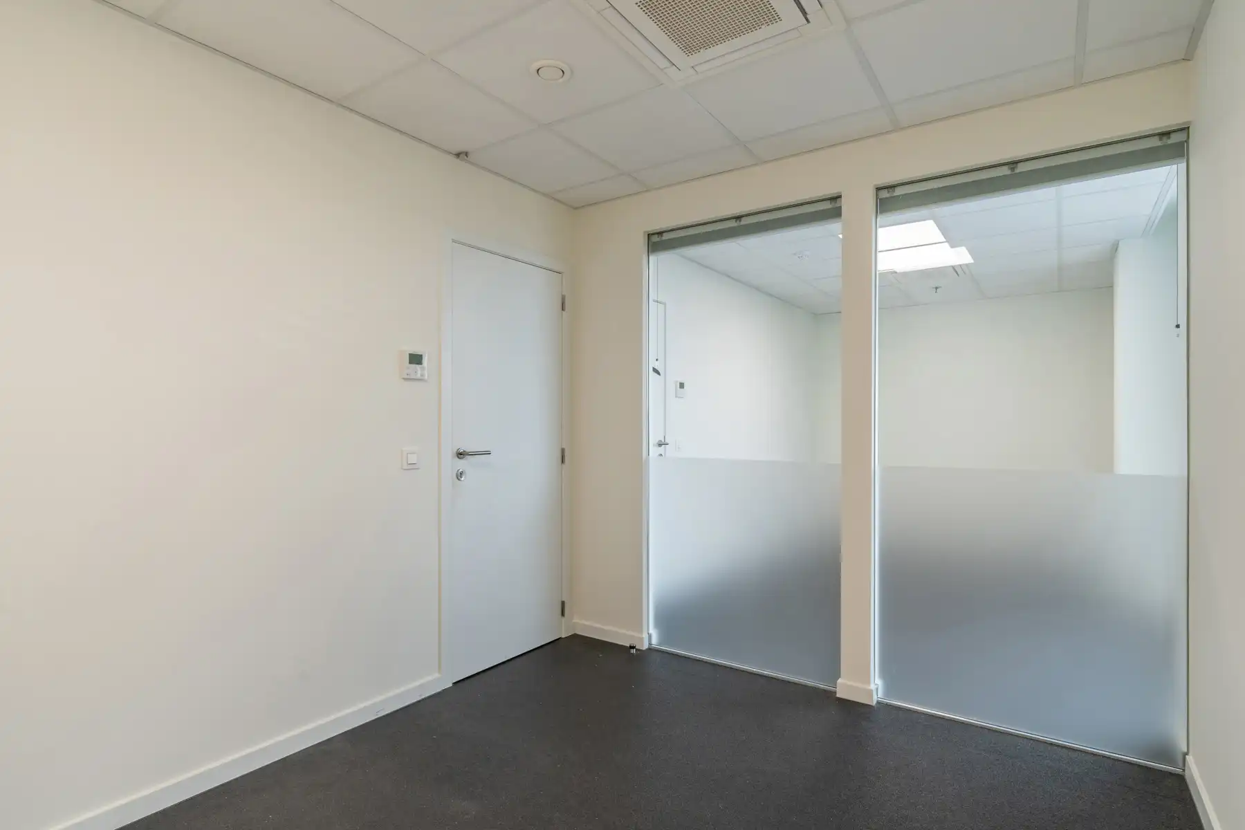 Instapklare kantoorruimte te huur in Radisson Toren foto 12