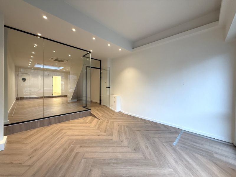 Handelspand of kantoor op toplocatie in de winkelstraat van Temse foto 4