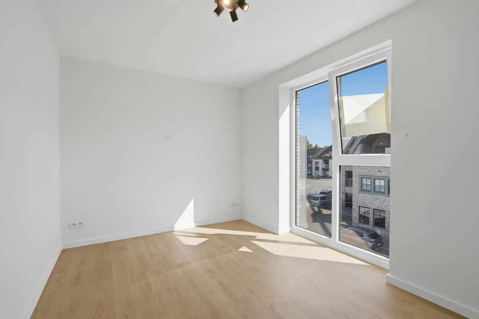 Nieuwbouwappartement met 1 slaapkamer en bovengrondse staanplaats te huur in Oudenburg! foto 4