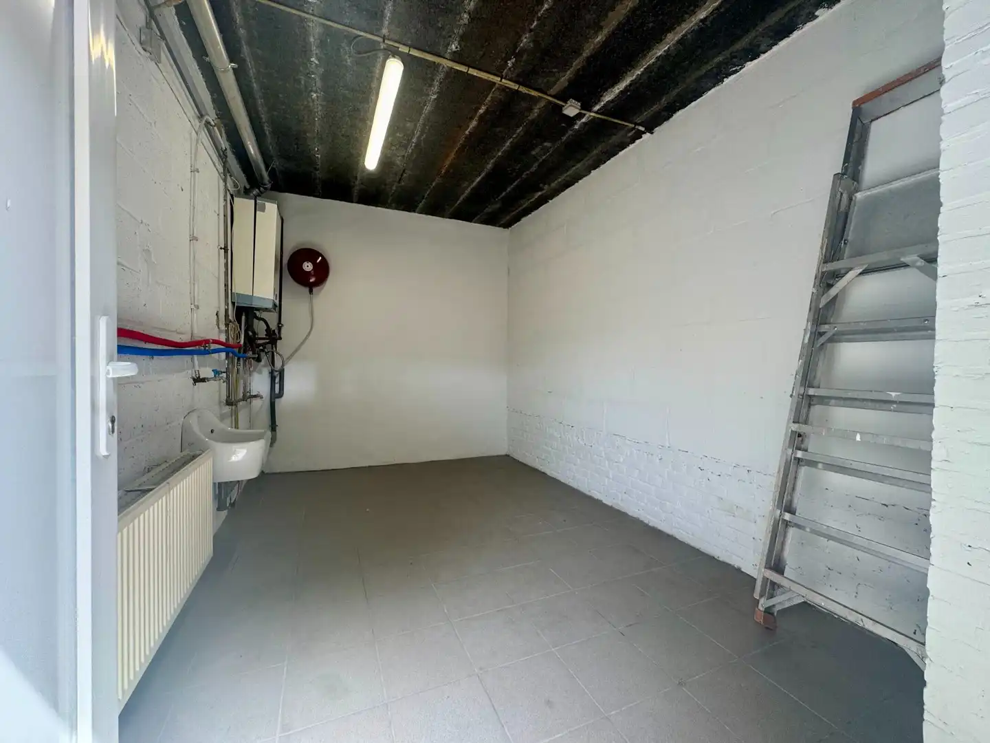Ruim gerenoveerd gelijkvloers appartement met dubbele garage in het centrum van Diepenbeek foto 13