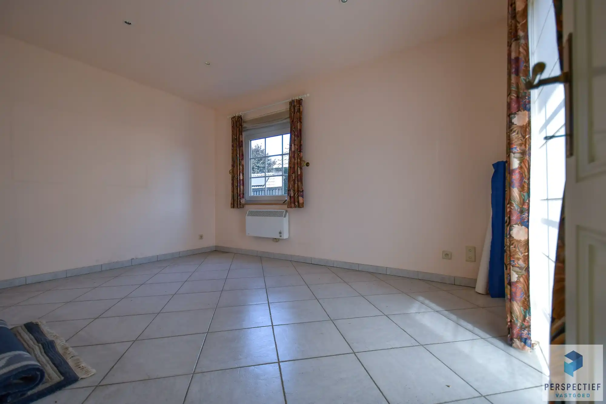Unieke villa met dubbele garage en opslagplaats/ loods in rustige omgeving foto 14