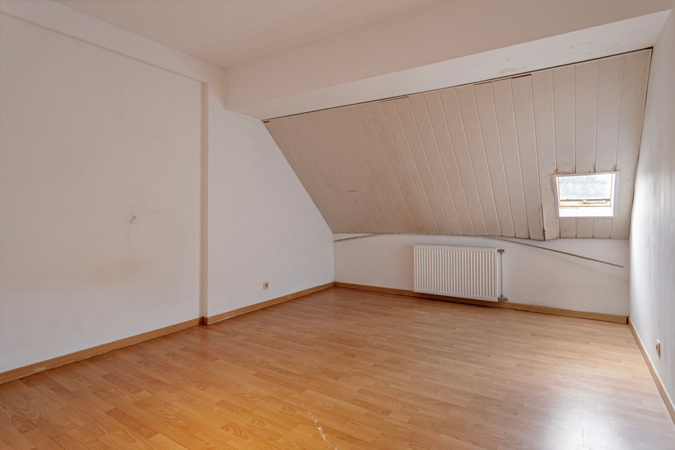 Deels te renoveren woning ideaal geschikt om te verhuren. foto 14