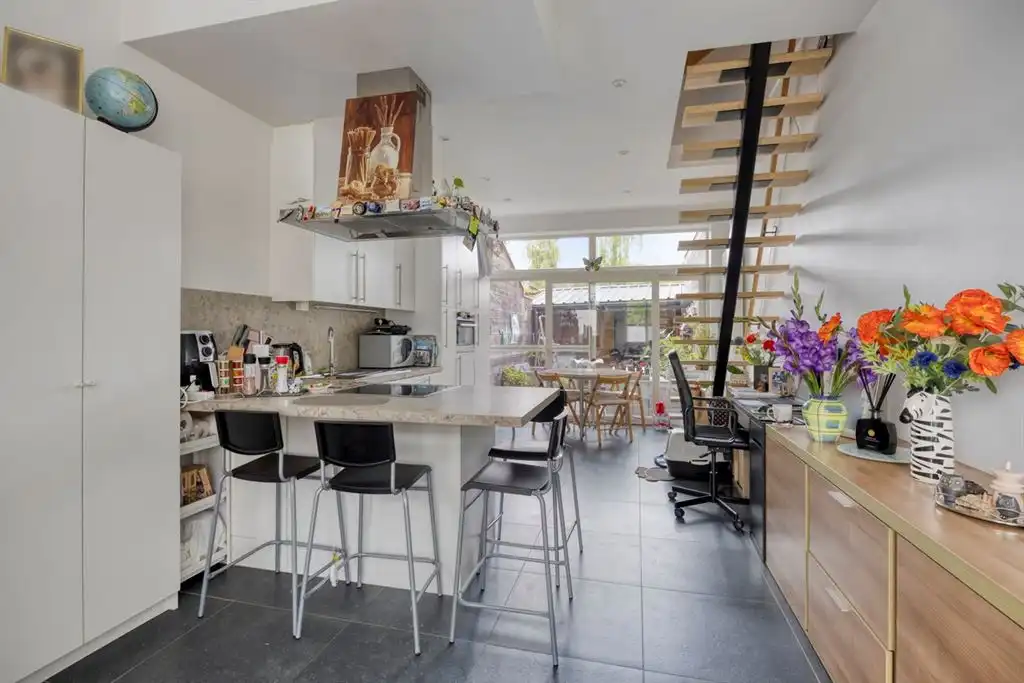 Prachtig gerenoveerde gezinswoning op een toplocatie foto 7