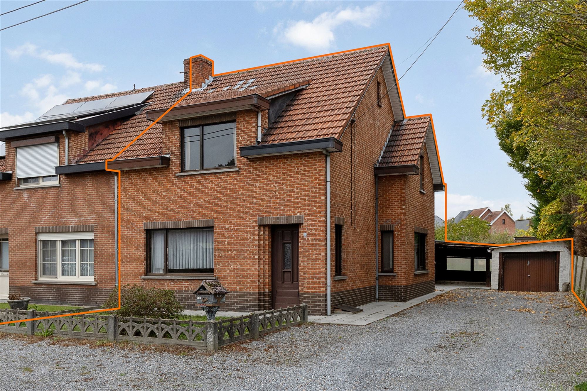 Hoofdfoto van de publicatie: WONING MET VELE MOGELIJKHEDEN OP PERCEEL VAN 5A69CA TE BERINGEN