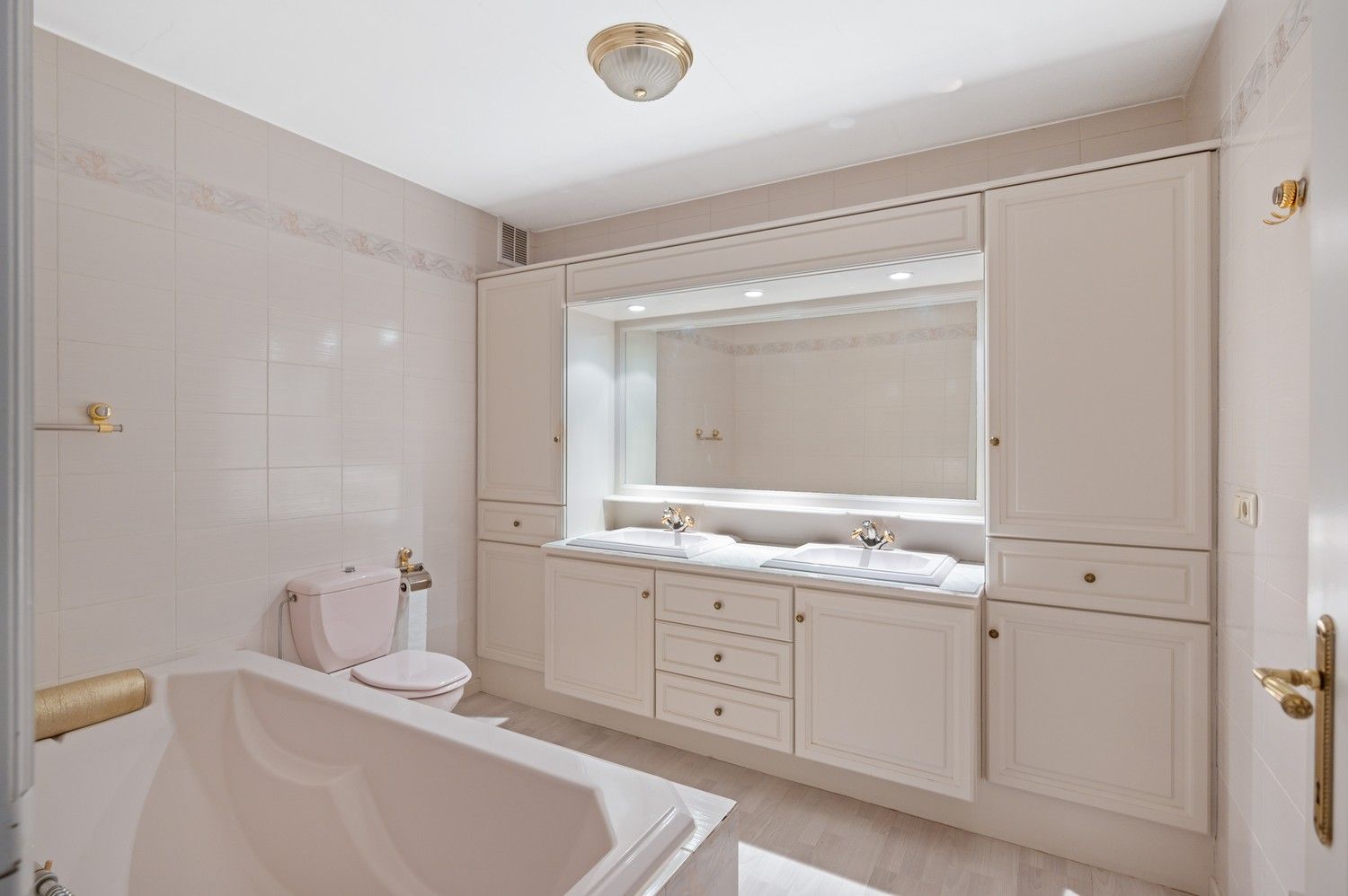 Ruime woning met polyvalente (kantoor)ruimte & tuin te Lier! foto 16