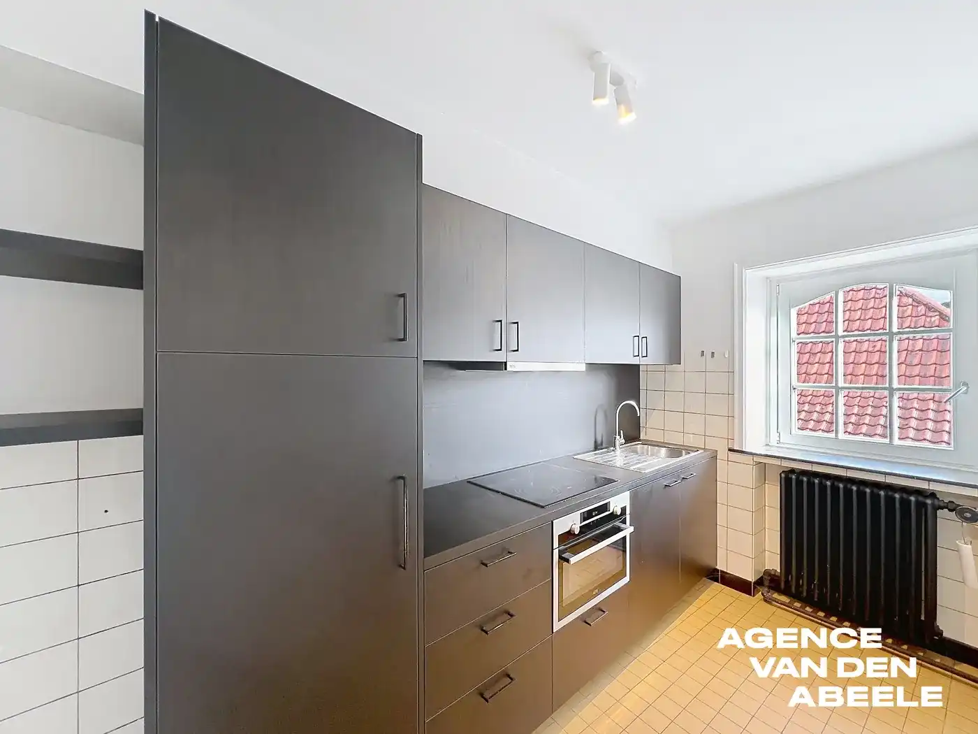 Vernieuwd appartement met 2 slaapkamers foto 2
