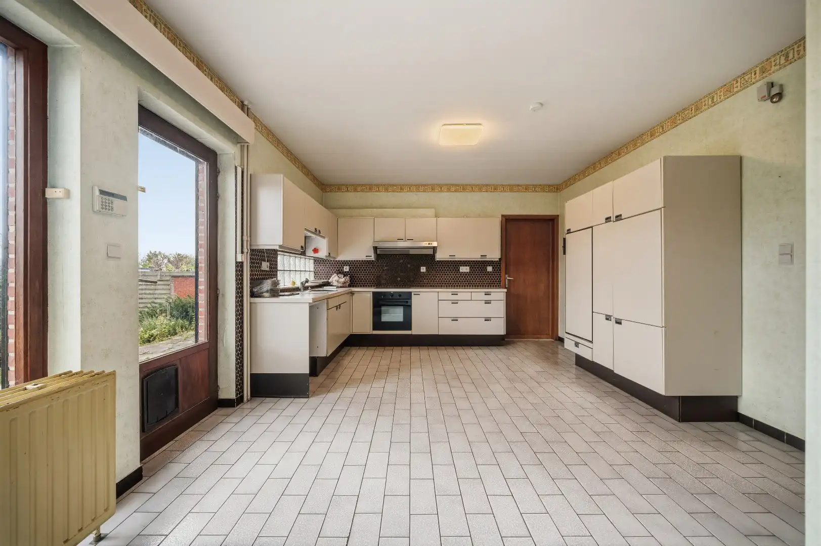 Ruime halfopen bel-étagewoning met uitzonderlijk veel parkeergelegenheid en prachtig uitzicht te koop in Landen foto 10