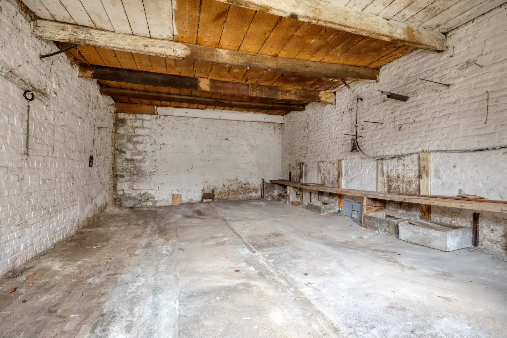 Hoeve met binnenkoer, stallen en tuin in landelijke dorpsligging te Nerem foto 26