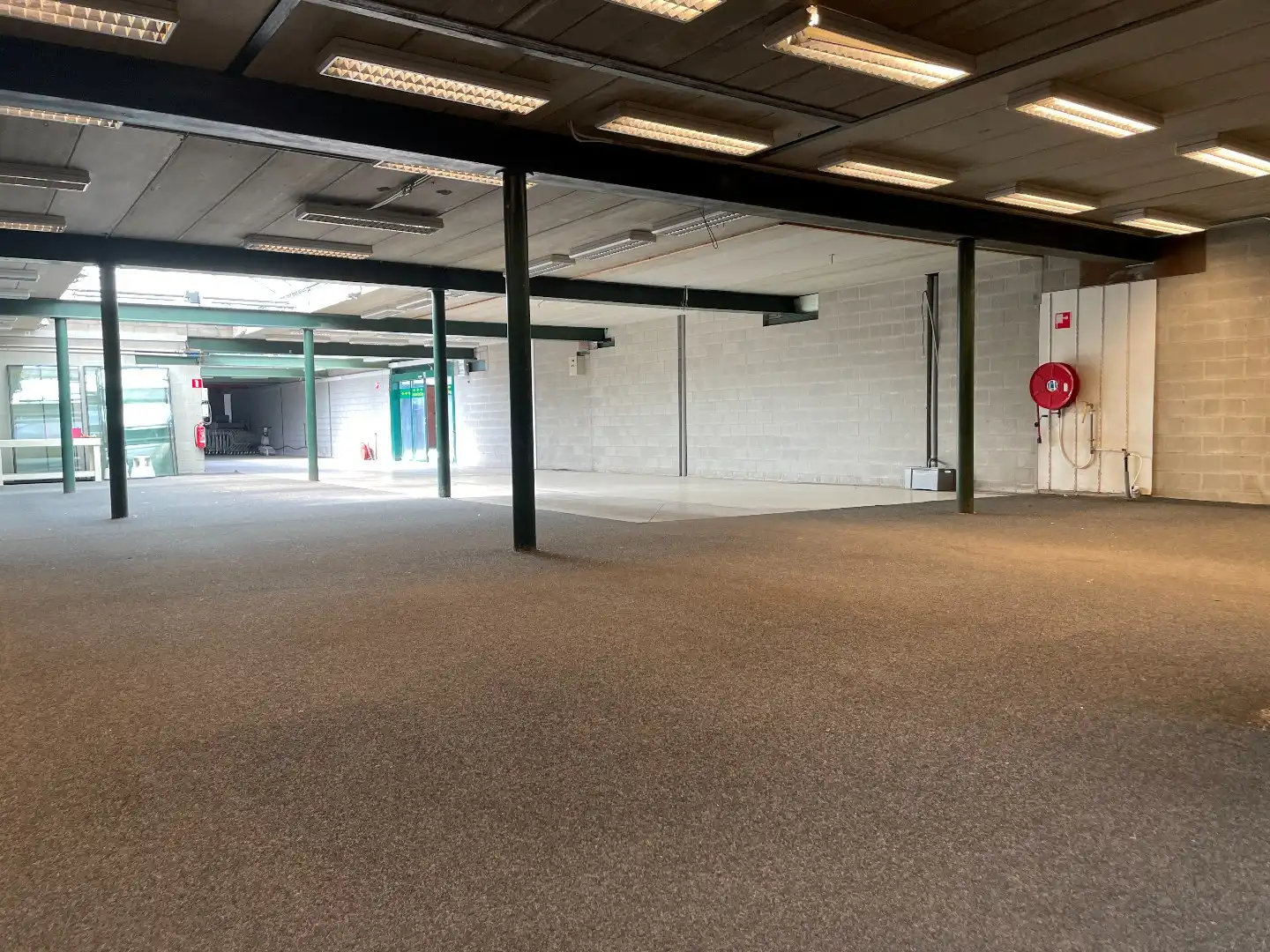 Casco commercieel gelijkvloers op toplocatie te Kapellen foto 2