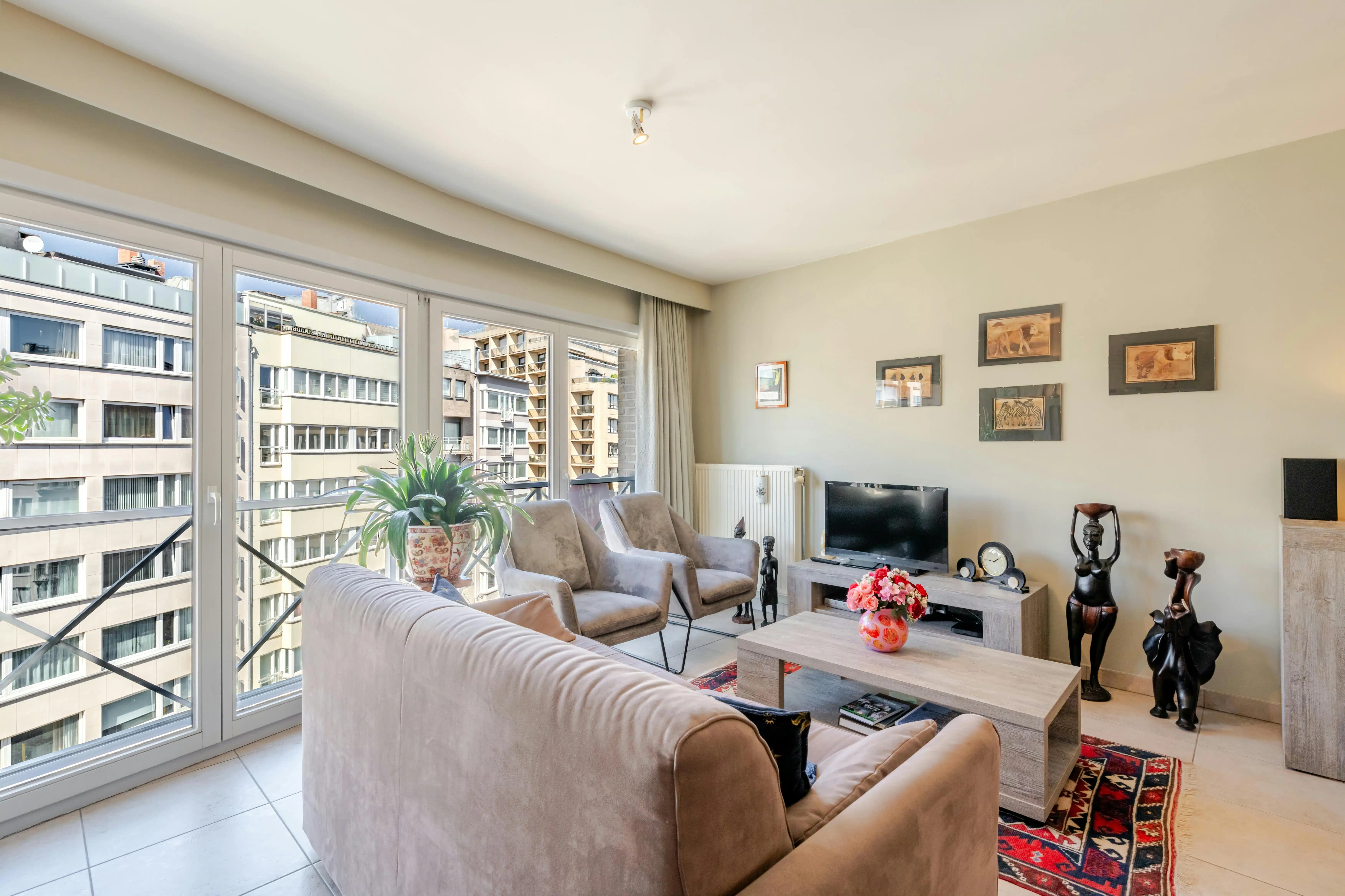 Ruim 2-slaapkamer appartement met zonnig terras te Oostende foto 2