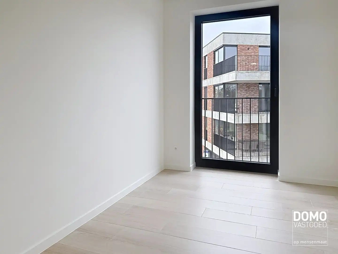 RUIM APPARTEMENT MET PRACHTIG TERRAS, LIFT EN GARAGEBOX IN CENTRUM KERMT foto 7