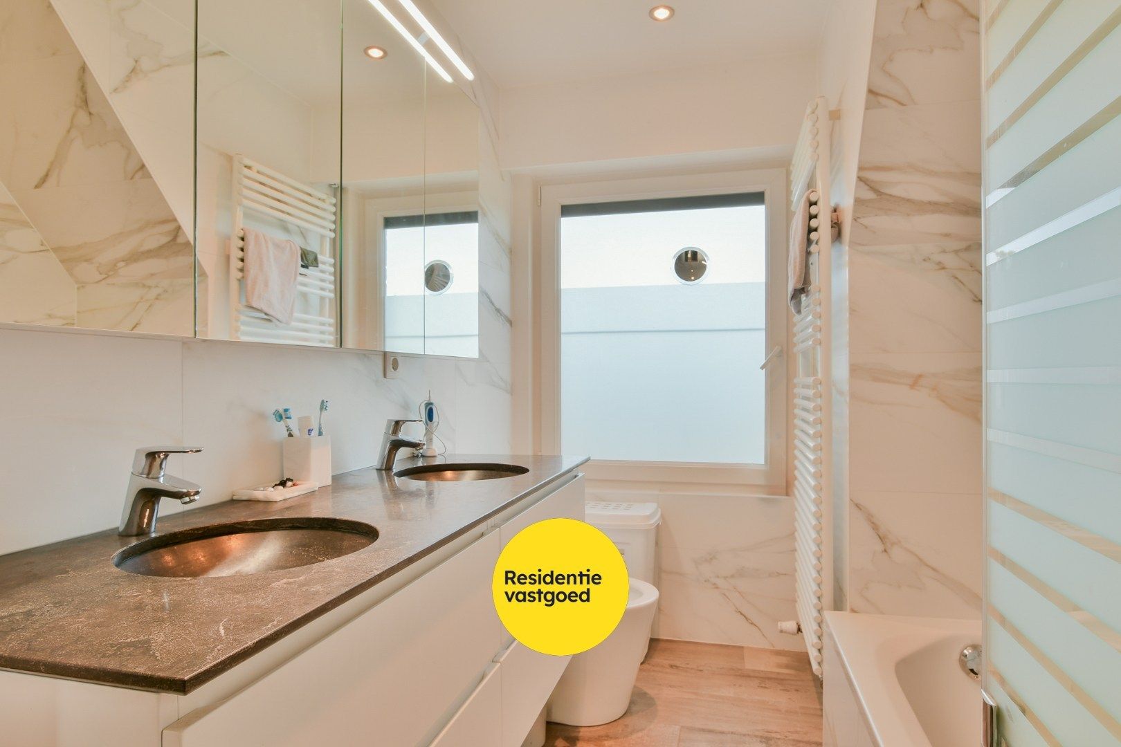 Charmante villa met 5 slpks en mooie tuin te Sint-Kruis foto 10