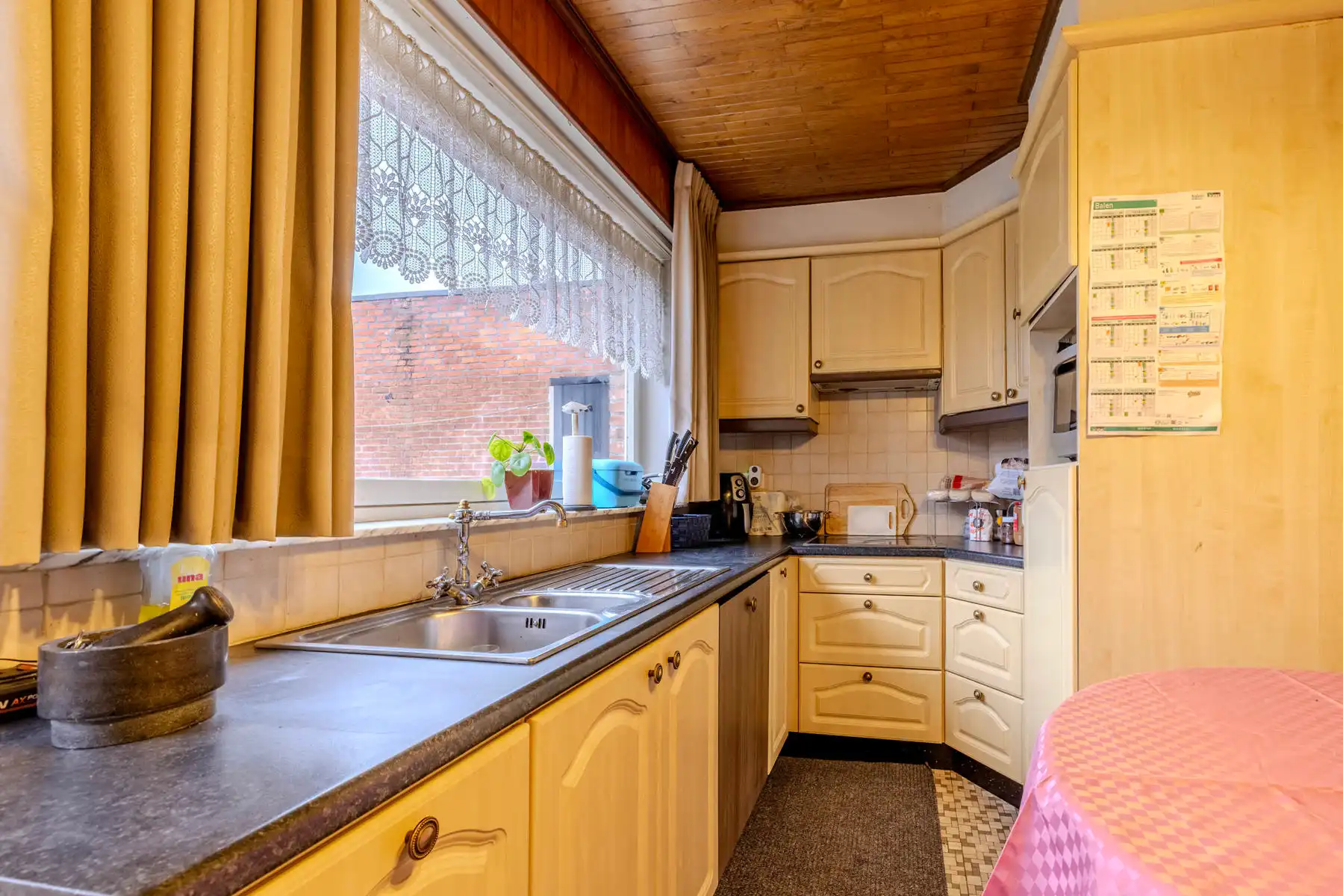 Ruime gezinswoning met 4 slpks op een perceel van ca. 800 m² foto 14