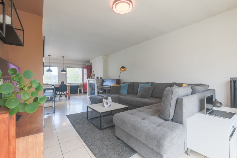 Residentieel gelegen, ruime woning met 3 slaapkamers, bureau, ruime garage, gezellige tuin...(zonnepanelen, thuisbatterij, energielabel C...) foto 2