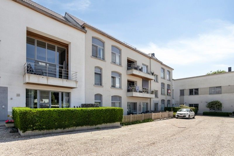 Ruim en charmant dakappartement met 3 slaapkamers en garage TE KOOP in hartje WAKKEN! foto {{pictureIndex}}