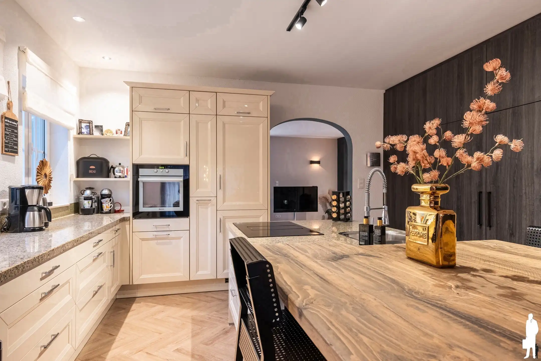 Unieke praktijkruimte met ruime villa, buitenzwembad in grensstreek foto 21