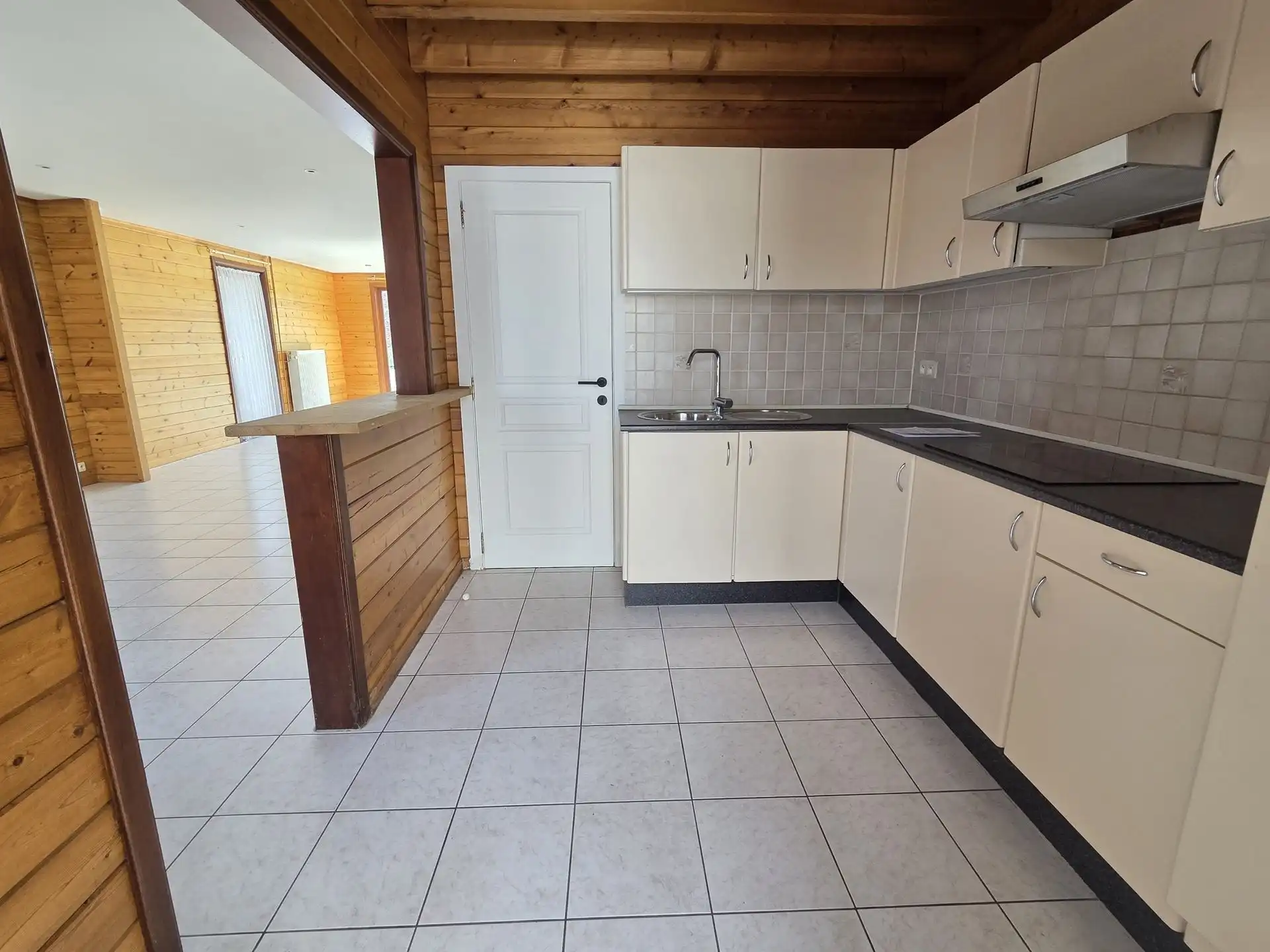 Instapklare woning, 5 slpk met groot bijgebouw van 112m² foto 3