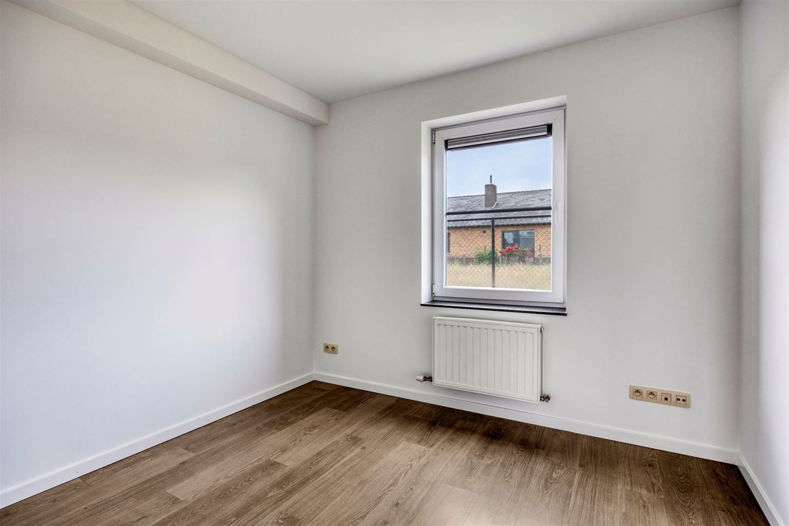 Instapklaar gelijkvloers appartement met 2 slaapkamers, ruime tuin en parkeergelegenheid op een rustige toplocatie in Opitter.  foto 17