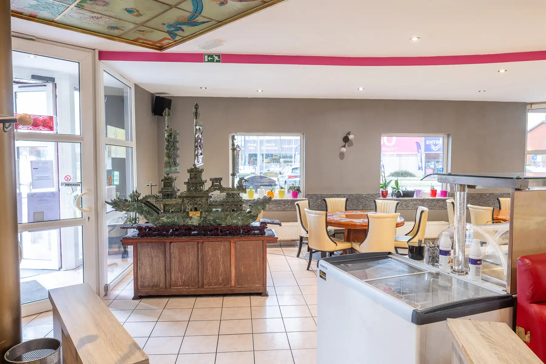 Ruim handelspand met appartement  foto 10