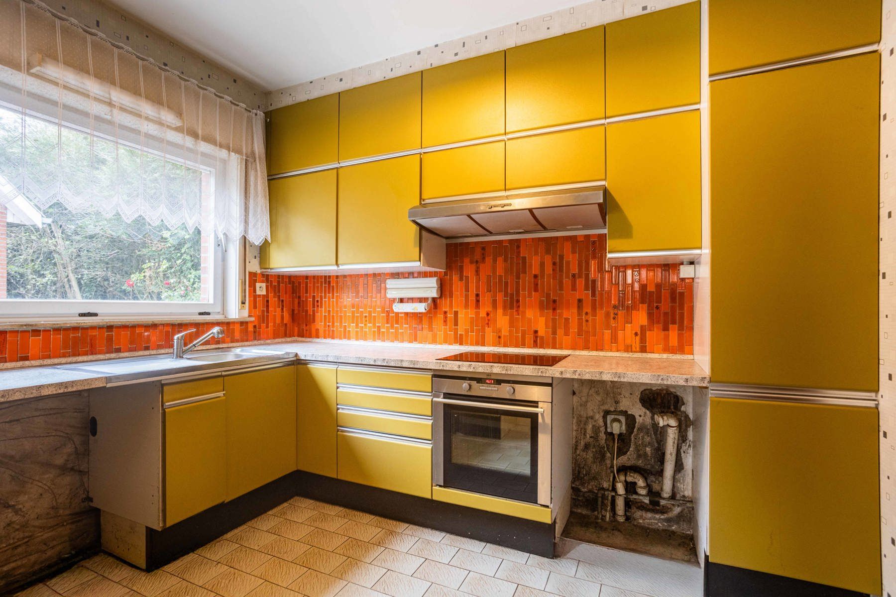 Ruime gezinswoning met 5 SLPK en bureau foto 15
