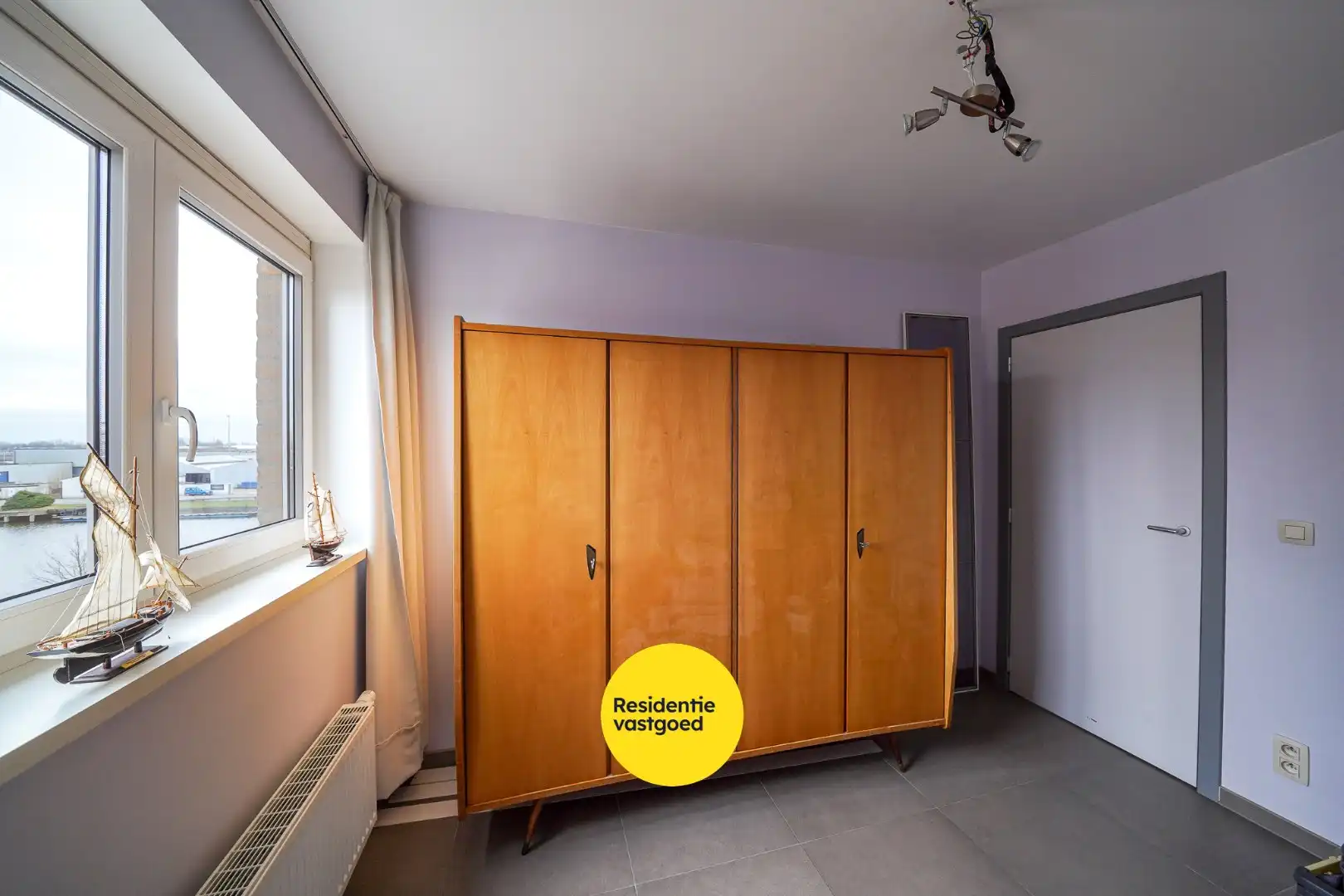 Instapklaar appartement met panoramisch zicht op het water. foto 11