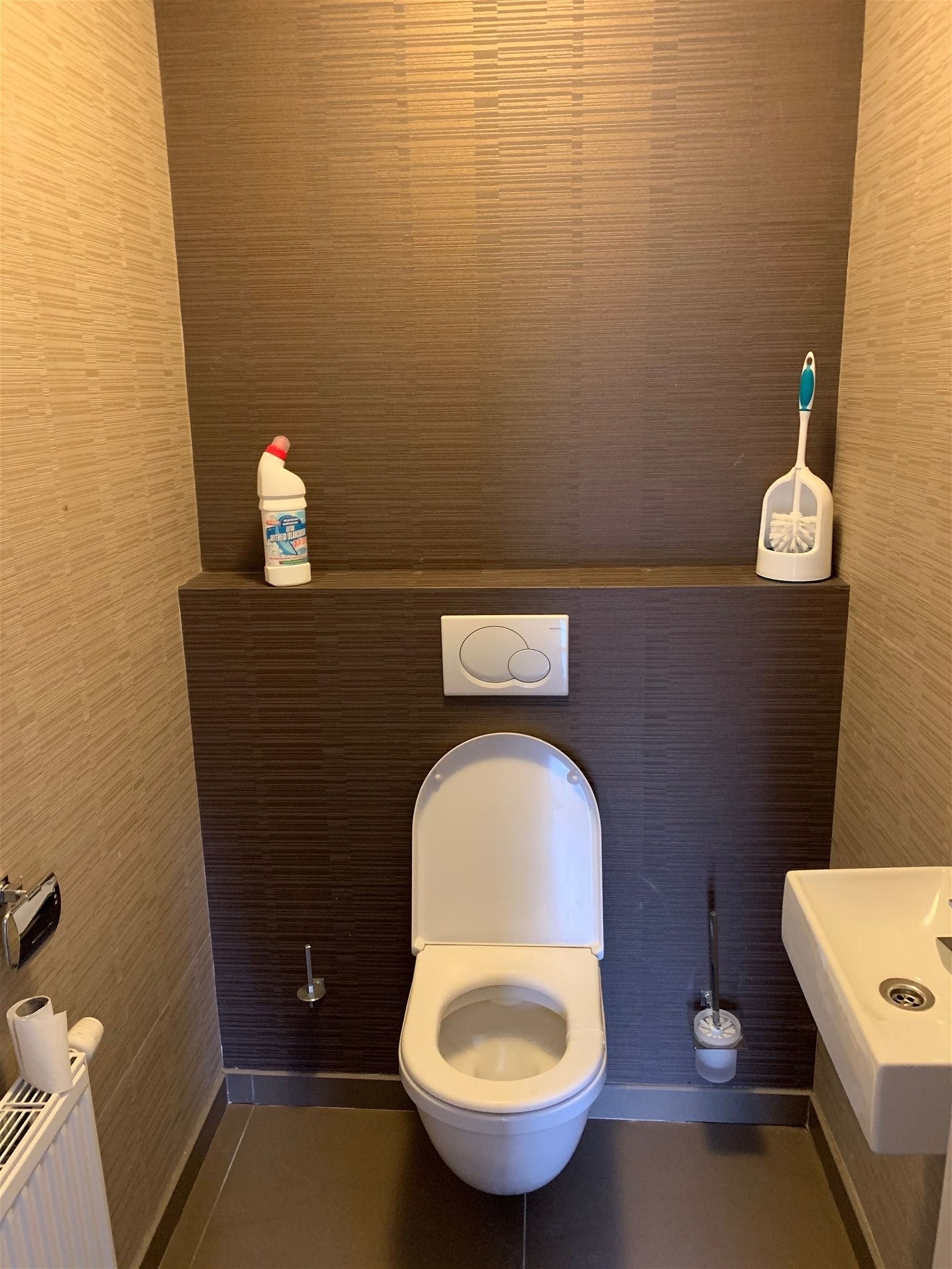 GELIJKVLOERS APPARTEMENT MET 2 SLAAPKAMERS, TERRAS, BERGING EN AUTOSTANDPLAATS TE BERINGEN foto 10