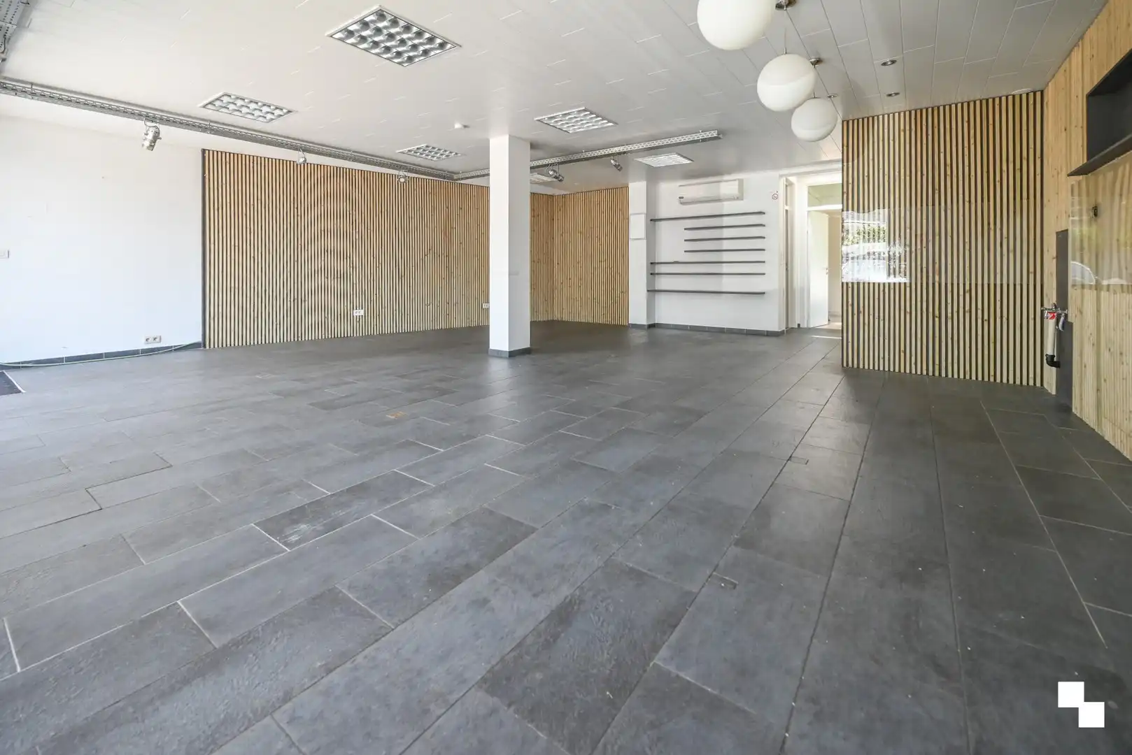 Uiterst goed gelegen commerciële ruimte te Bosmolens foto 7