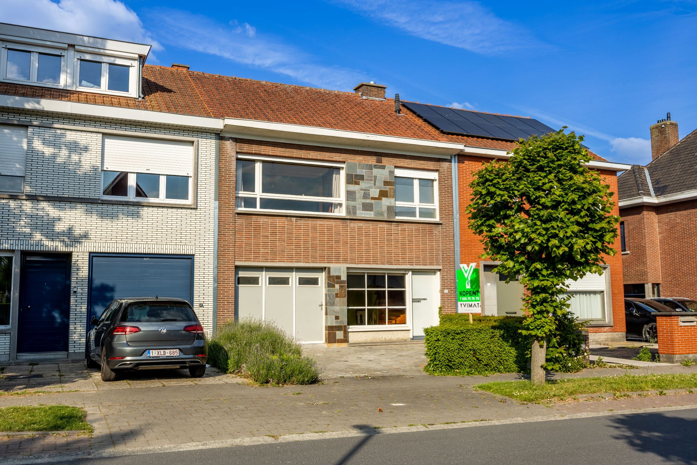 Hoofdfoto van de publicatie: CENTRAAL GELEGEN WONING MET GARAGE