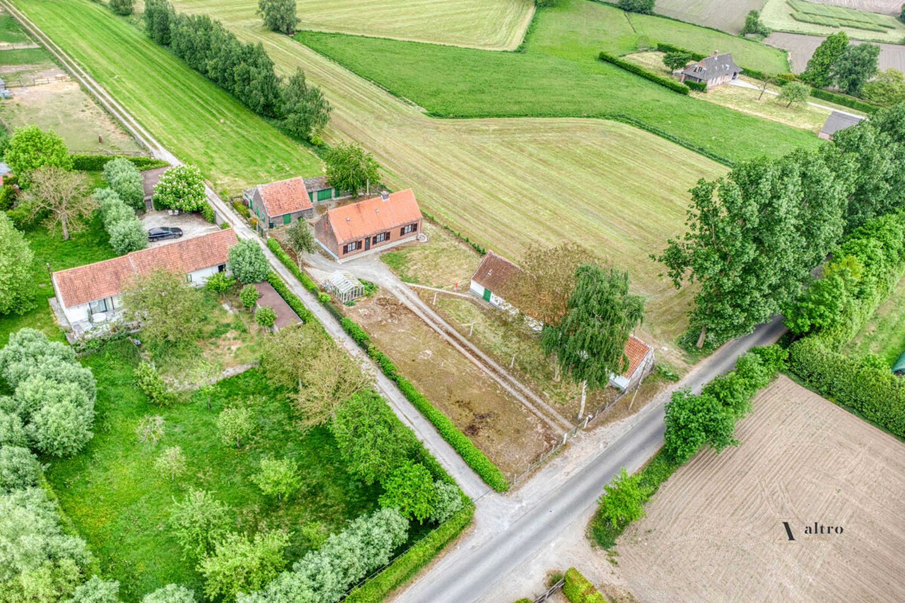 Woning op ruim perceel van 5.490 m² te Hansbeke foto 3