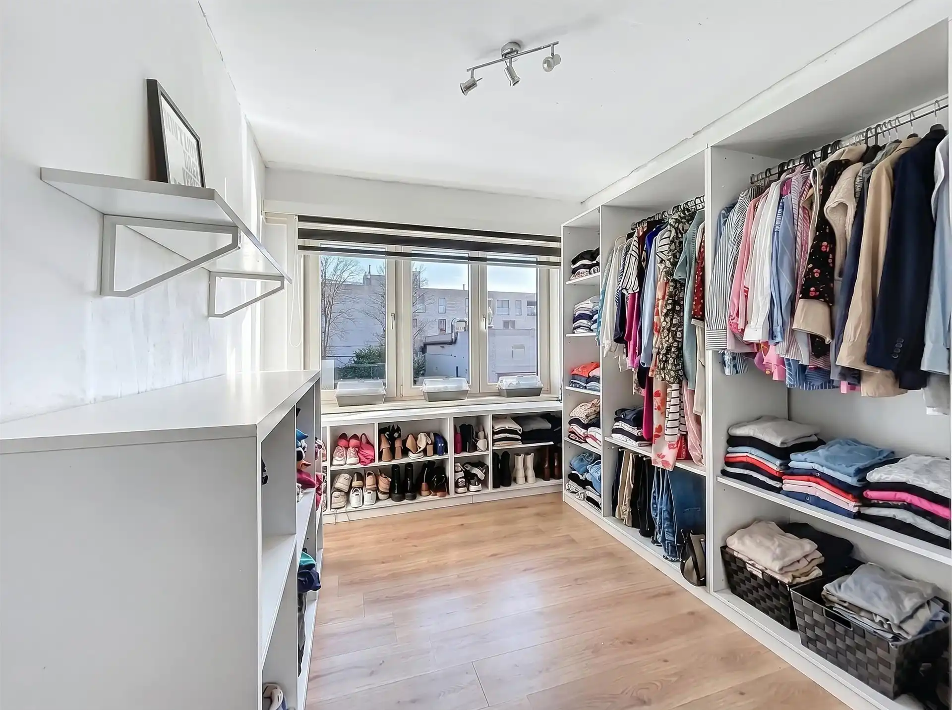 instapklare gezinswoning met 5 slaapkamers en half open karakter op perceel van 240m² foto 11