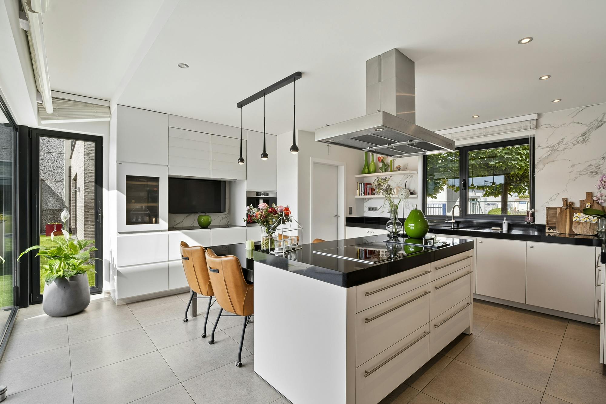 Luxe villa met exclusieve tuin en magazijn in KMO-zone foto 7