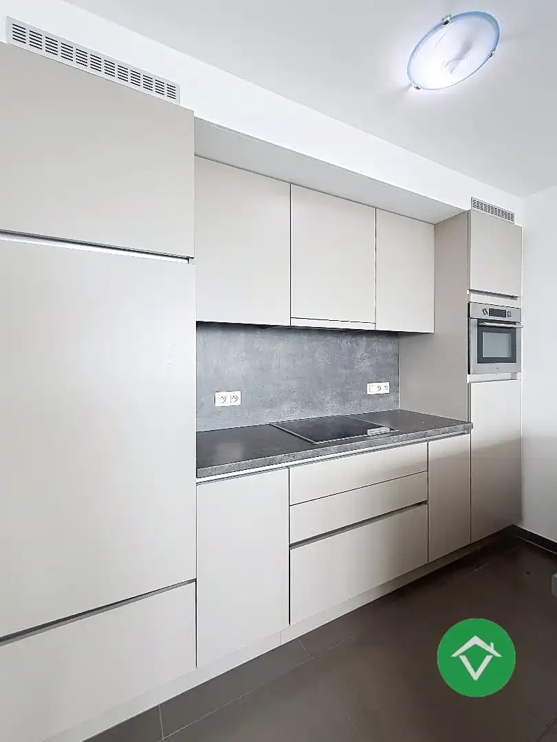 Appartement met 2 slaapkamers en ruim terras te Oostende foto 10