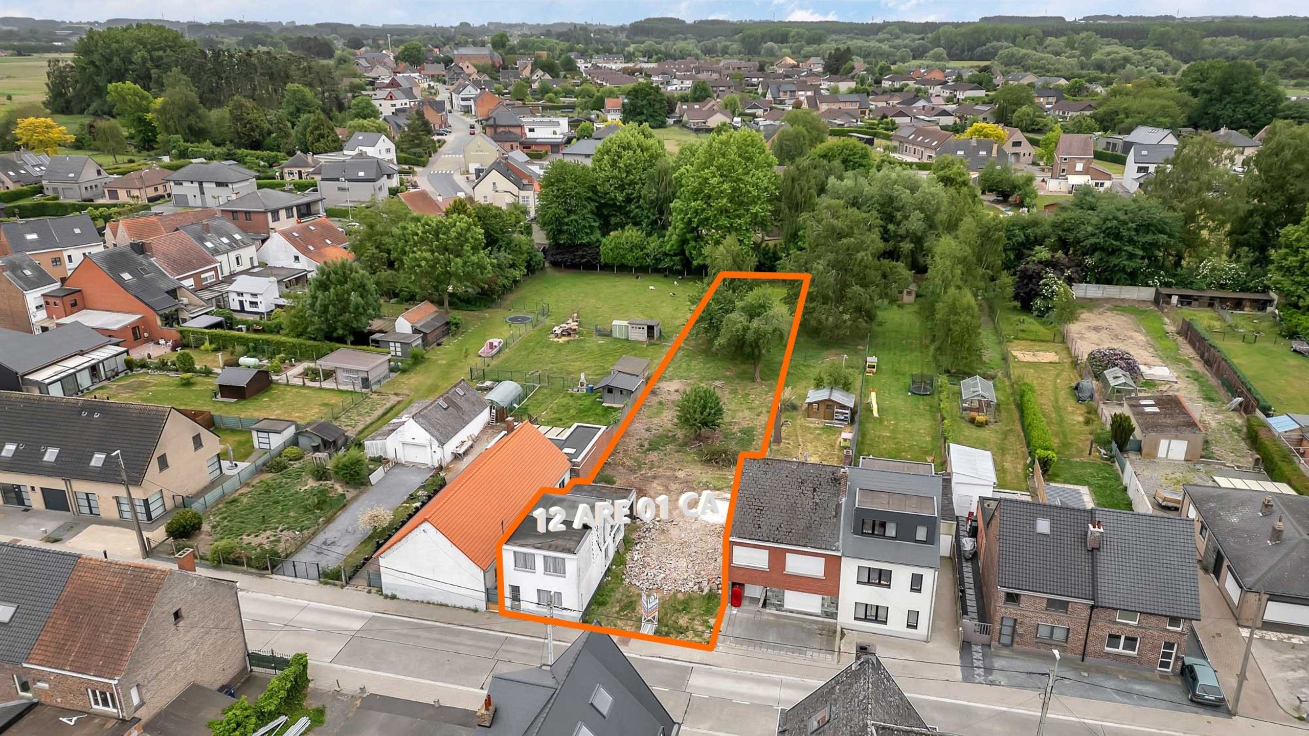 Prachtige bouwgrond voor HOB, mogelijkheid bouwen aan 6% foto {{pictureIndex}}