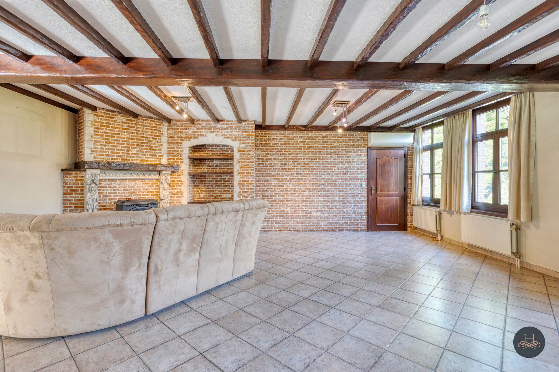 Alleenstaande woning in prachtige groene omgeving foto 2
