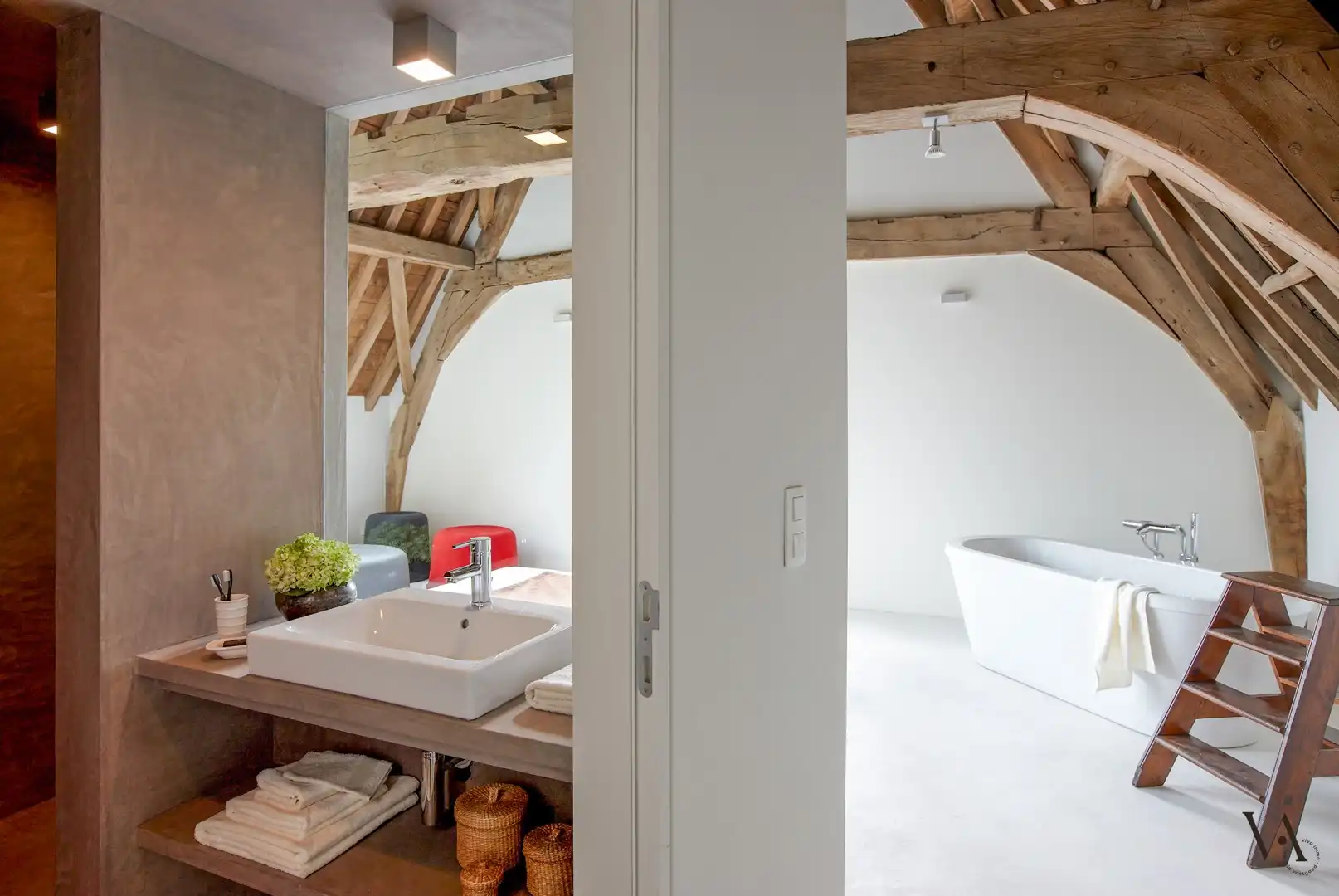 Unieke loft van ca. 160 m² met terras en privétuin in historisch Abdiskwartier foto 2