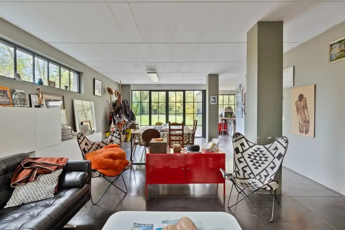 Energiezuinige, moderne villa op een perceel van net geen 24 are foto 4