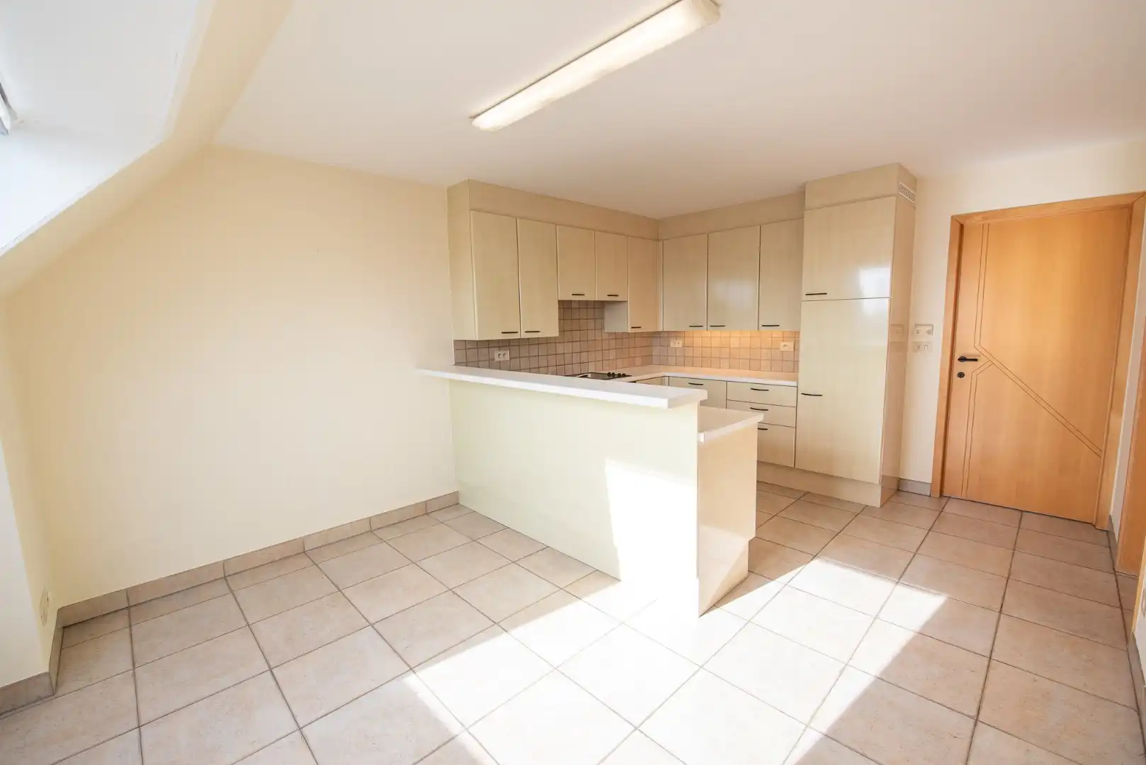 TE KOOP: Ruim duplex-appartement met 3 slaapkamers met groot terras in centrum Zulte! foto 6