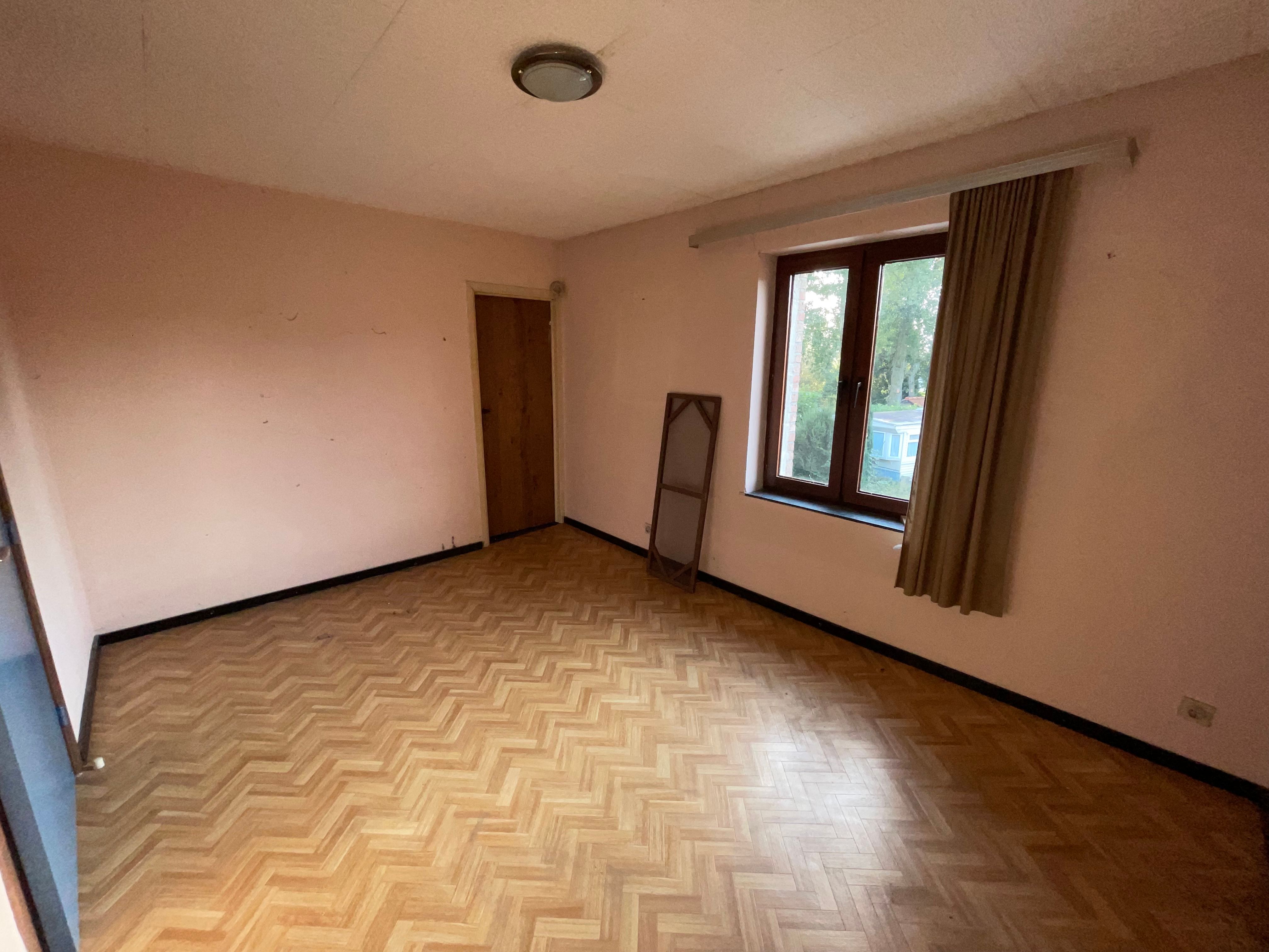 Genk, Winterslagstraat 239 - Compleet te renoveren/ te slopen woning op een groot perceel van 15a 26ca  in rustige, residentiële buurt foto 6